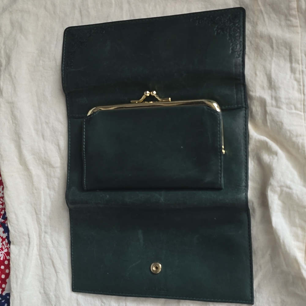 Vintage Women's Dark Green Leather Wallet with Embossed Detail - Picture 4 of 4
